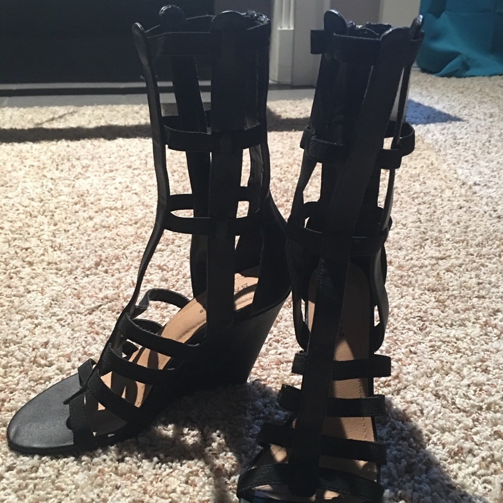 Woman's heels size 6