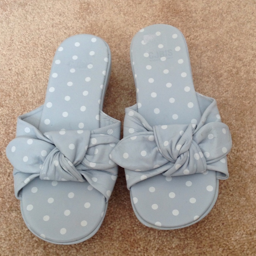 CJBIS sandals size 7