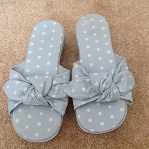 CJBIS sandals size 7