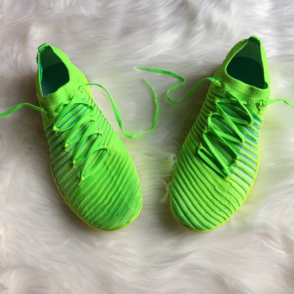 Nike Free Transform Flyknit - Picture 2 of 8