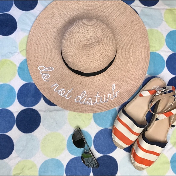 "Do not disturb" floppy beach hat!! - Picture 4 of 8