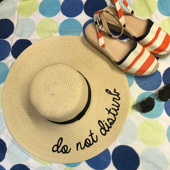 "Do not disturb" floppy beach hat!! - Picture 5 of 8
