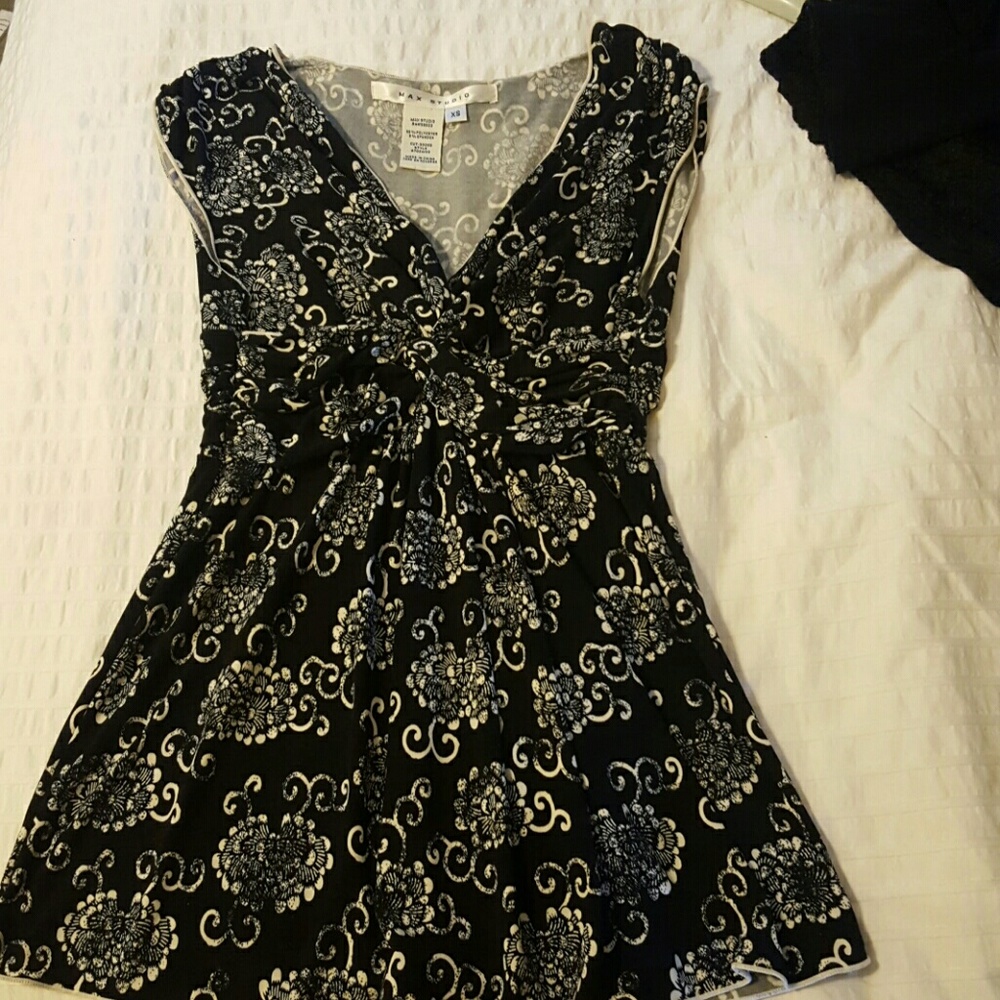 Sleeveless max studio top