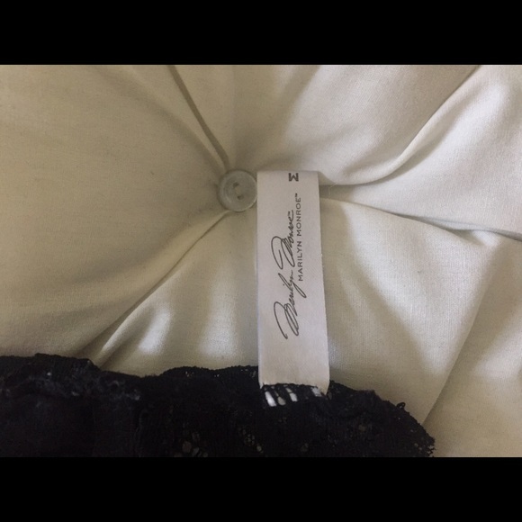 Marilyn Monroe black lace bralette size M - Picture 5 of 5