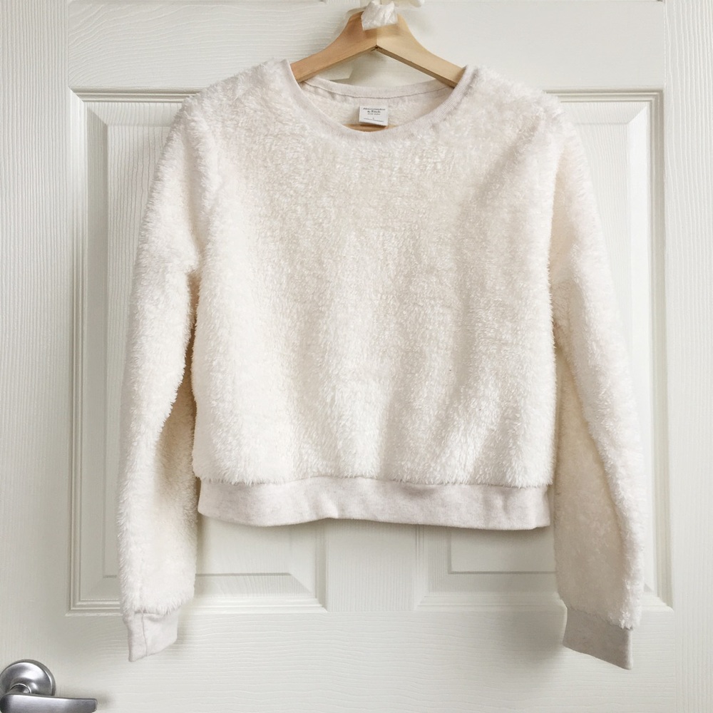 Abercrombie & Fitch Cropped Fuzzy Sweatshirt