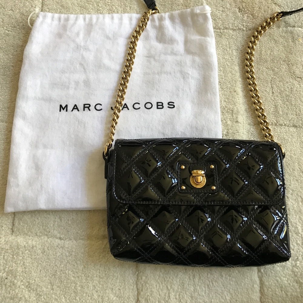 Marc Jacobs the "Single" crossbody in patent black