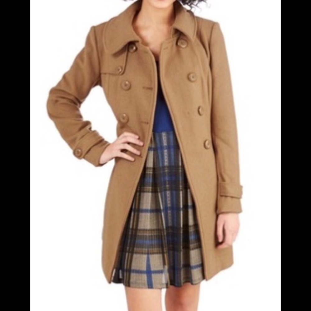 Vintage style peacoat with belt.