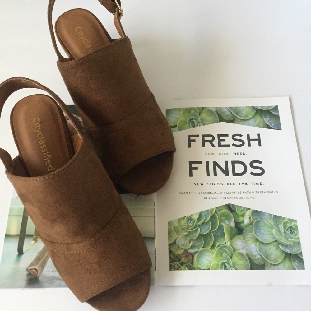 Camel colored sling back heel sandal. 1 LEFT!!! - Picture 3 of 8