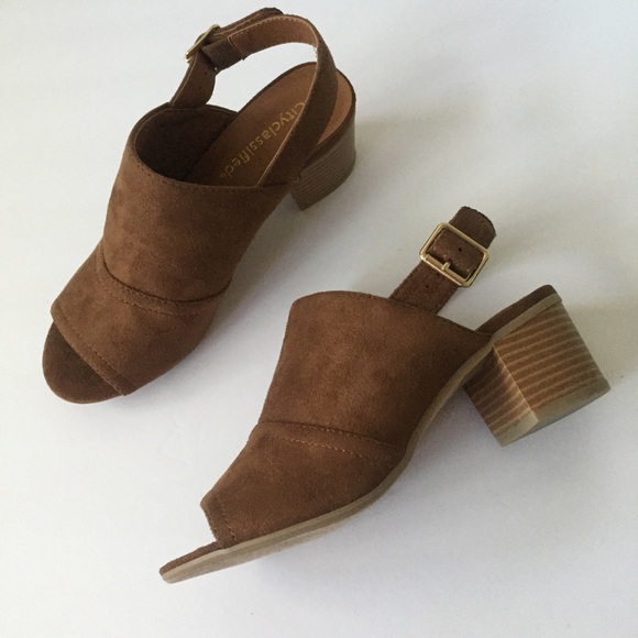 Camel colored sling back heel sandal. 1 LEFT!!! - Picture 4 of 8