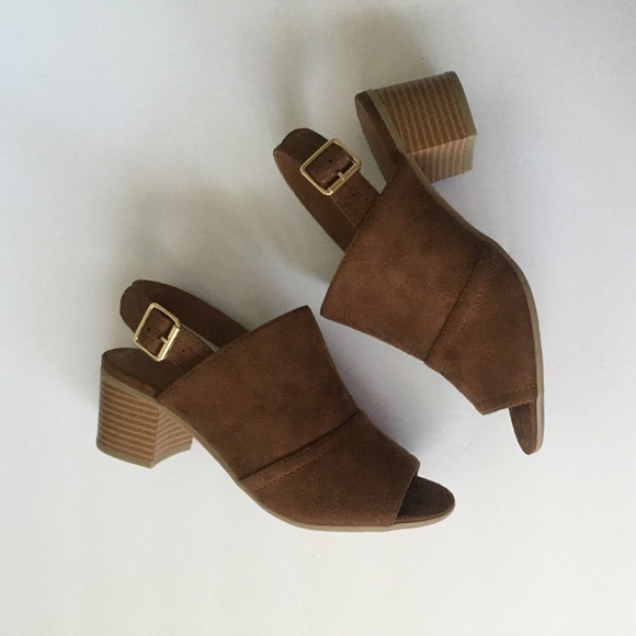 Camel colored sling back heel sandal. 1 LEFT!!! - Picture 5 of 8