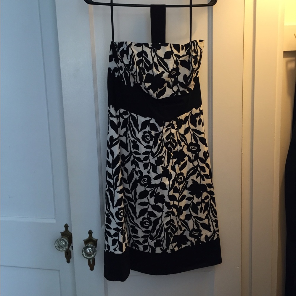 Women's strapless dress