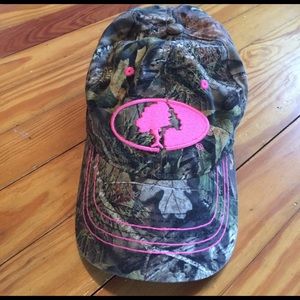 Lady's mossy oak hat