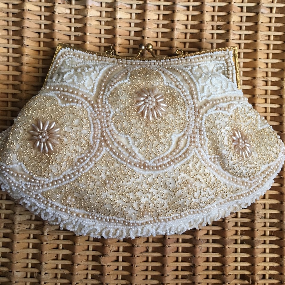 1920's vintage beaded clutch very detailed
