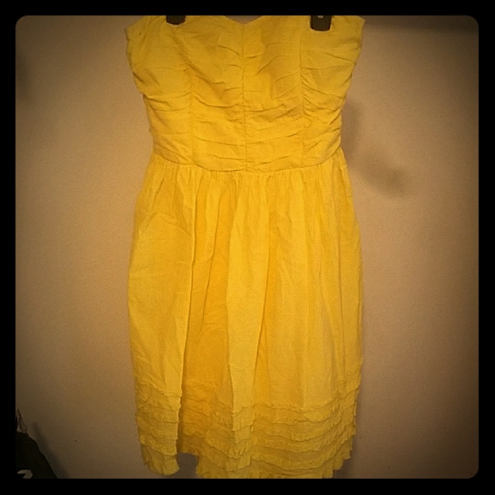 Pretty yellow strapless dress