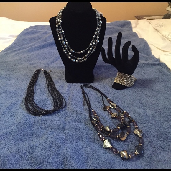 Jewelry bundle - Picture 1 of 7