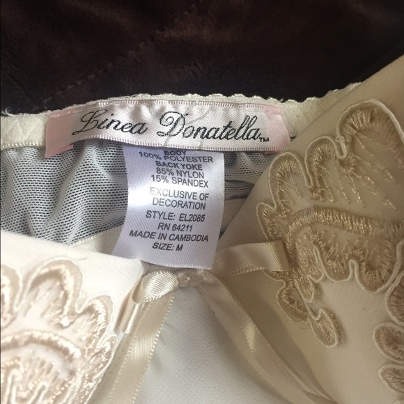 Beautiful bridal lingerie.  Size m.  NWT - Picture 3 of 5