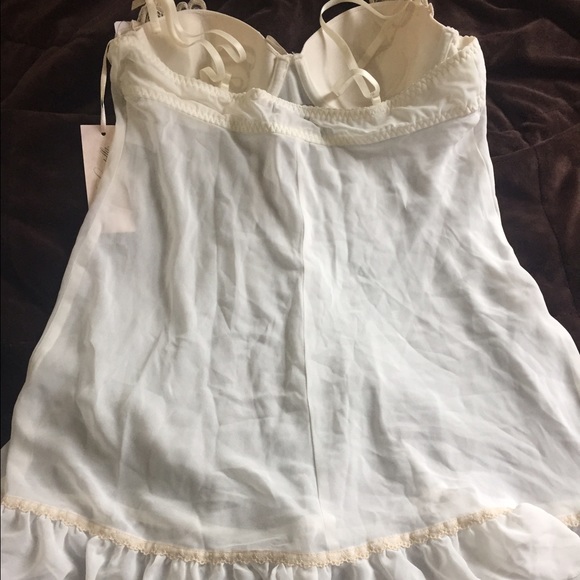 Beautiful bridal lingerie.  Size m.  NWT - Picture 4 of 5