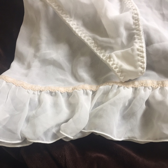 Beautiful bridal lingerie.  Size m.  NWT - Picture 5 of 5