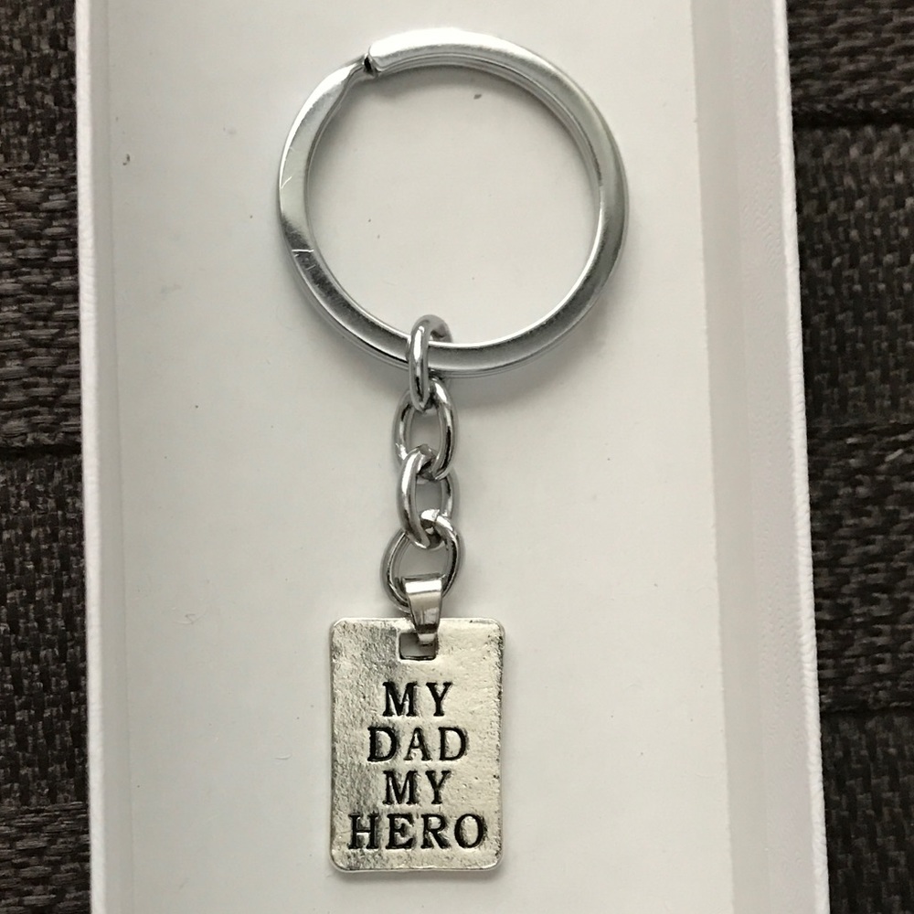 Dad Hero Keychain - Picture 2 of 2