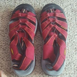 Keen Waterproof_ almost? New..Sz. 9