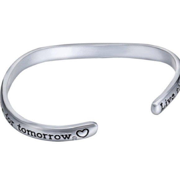 π Inspirational silver tone cuff bracelet. - Picture 4 of 4