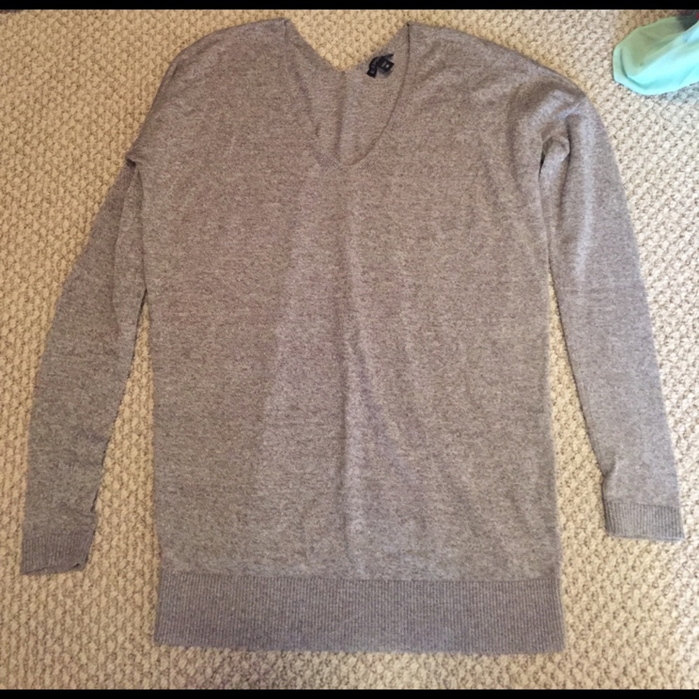 Like New V neck Express sweater!