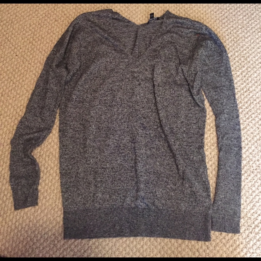 Like New V neck Express sweater!