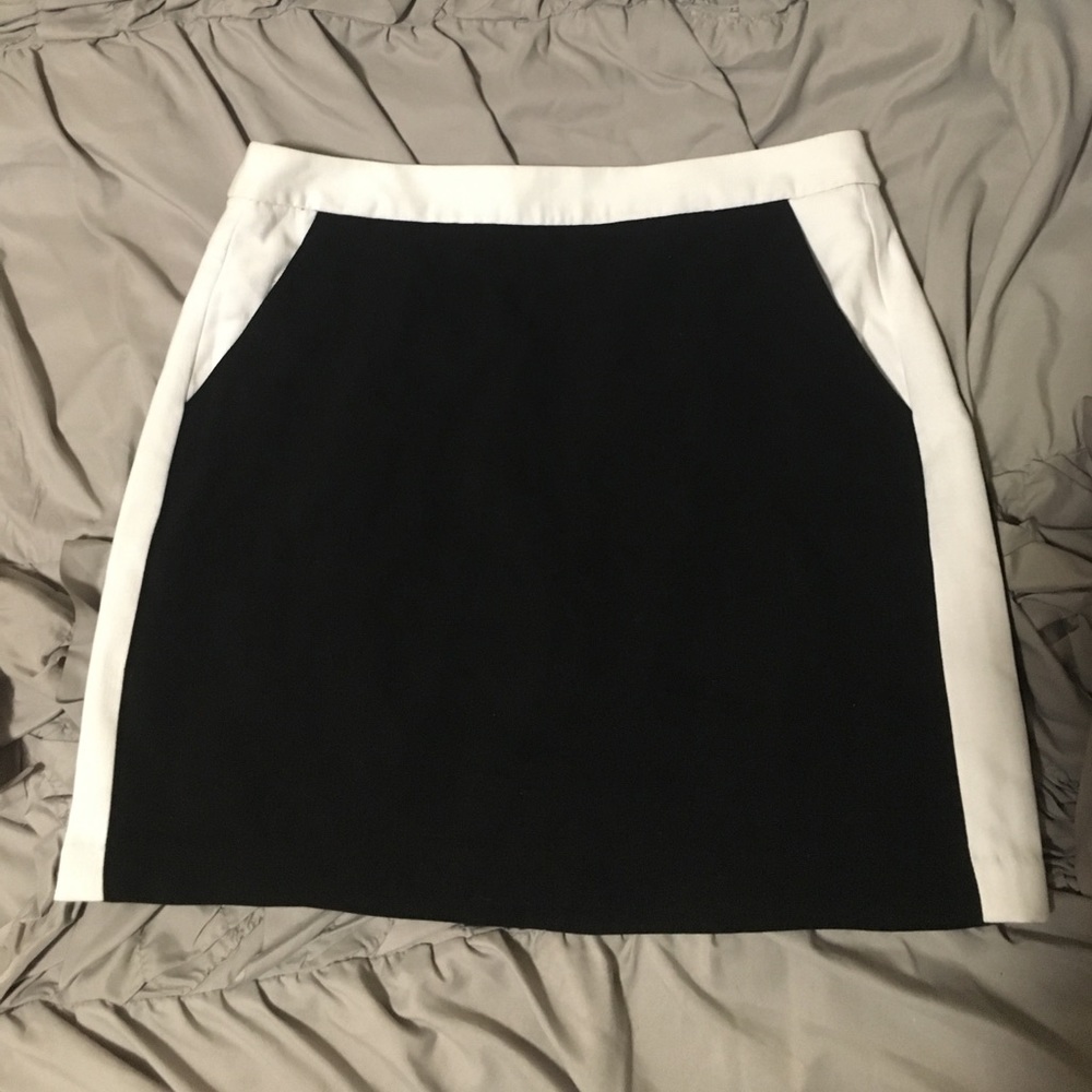 Banana Republic Black/White Skirt