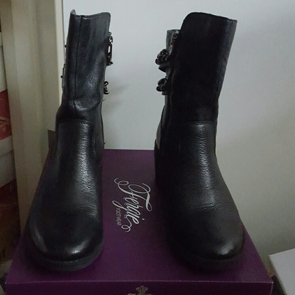 Fergie Shoes - Womens leather boots
