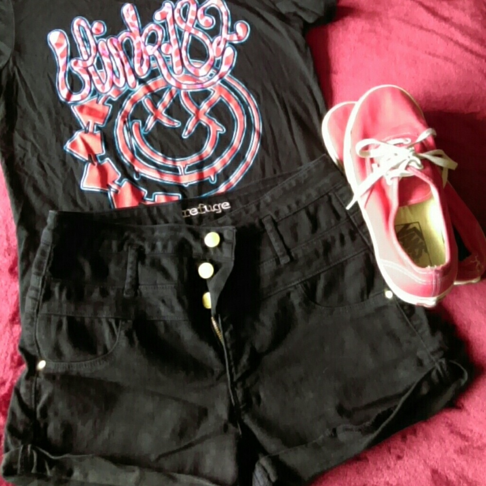 Refuge High Waisted Black Shorts!