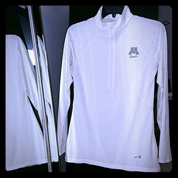 U of M Under Armour Long 1/2 Zip Collar Tech Shirt - Picture 3 of 5