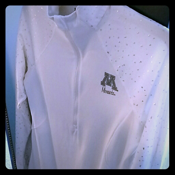 U of M Under Armour Long 1/2 Zip Collar Tech Shirt - Picture 4 of 5