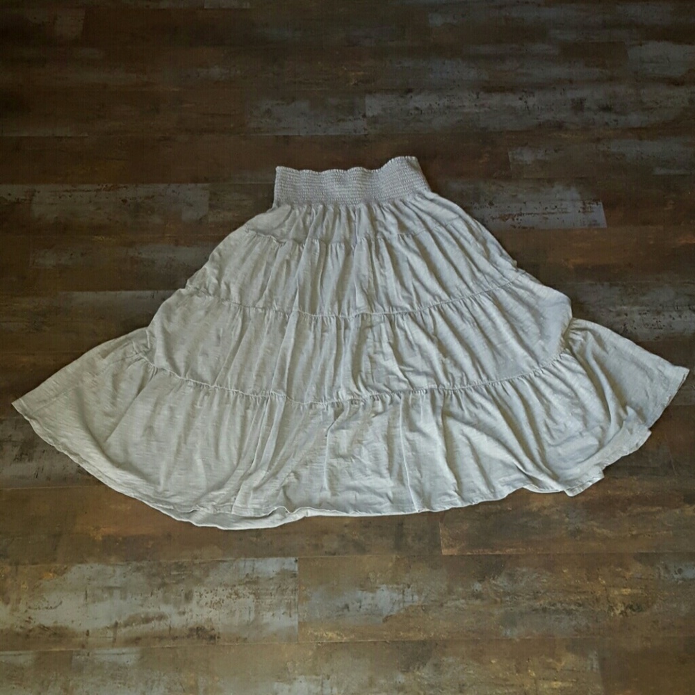 Maxi skirt beige tiered XL