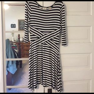 B&W Striped 3/4 sleeve dress