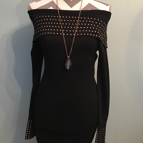 🆕 Sexy black off shoulder dress with gold accent - Picture 2 of 8