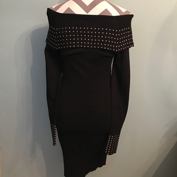 🆕 Sexy black off shoulder dress with gold accent - Picture 3 of 8