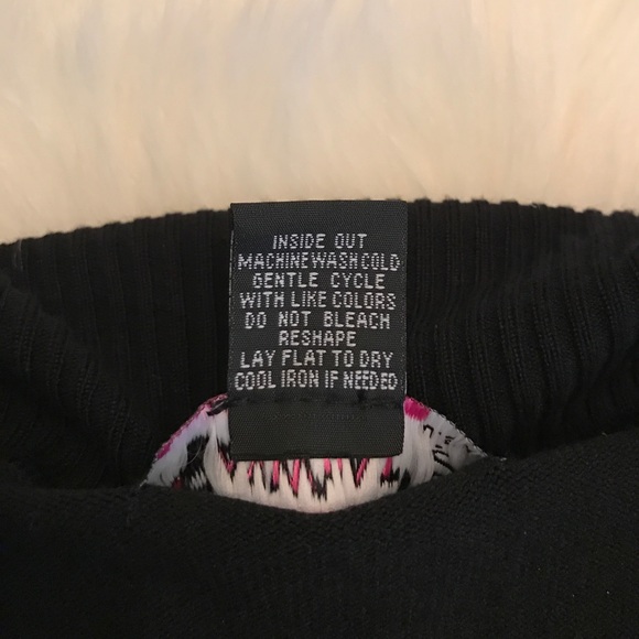 🆕 Sexy black off shoulder dress with gold accent - Picture 6 of 8