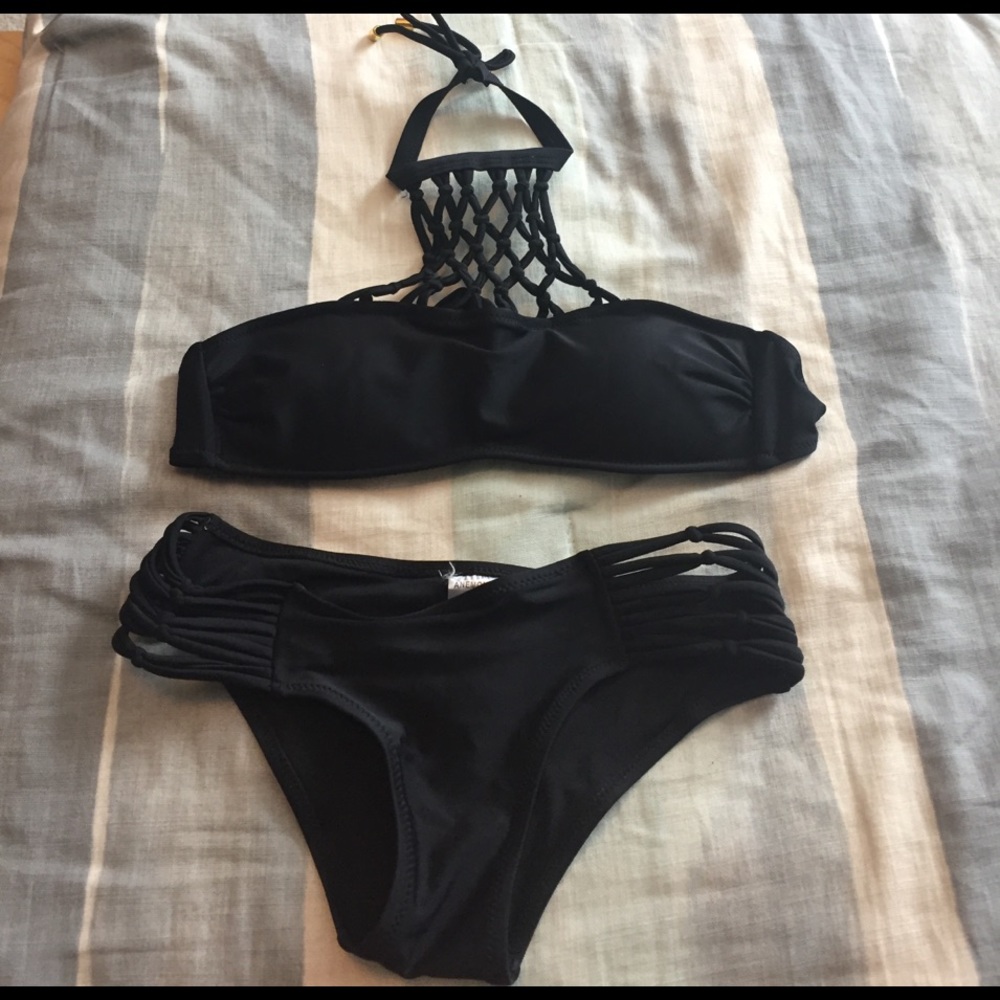 Black bikini