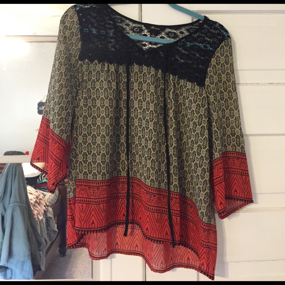 3/4 Sleeve Graphic Blouse