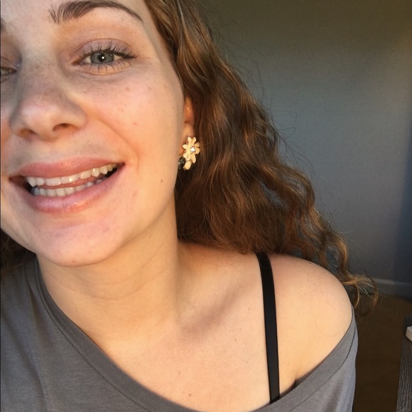 Meet your Posher, Emily - Picture 2 of 4