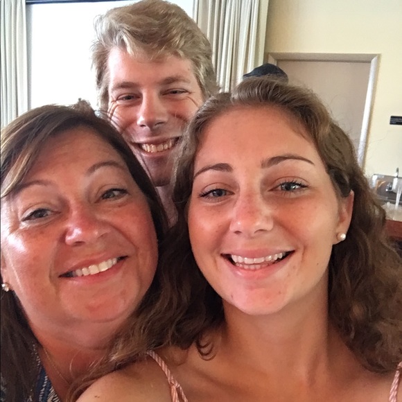 Meet your Posher, Emily - Picture 3 of 4