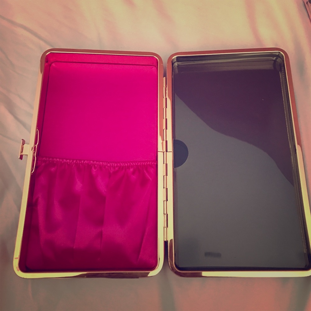 Tarte brush clutch