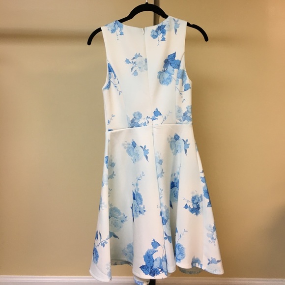 Sleeveless white with blue flowered dress - Picture 2 of 5