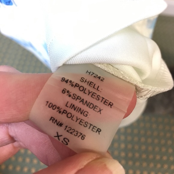 Sleeveless white with blue flowered dress - Picture 4 of 5