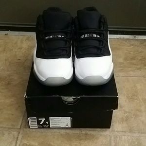 Air Jordan 11s white/black/red