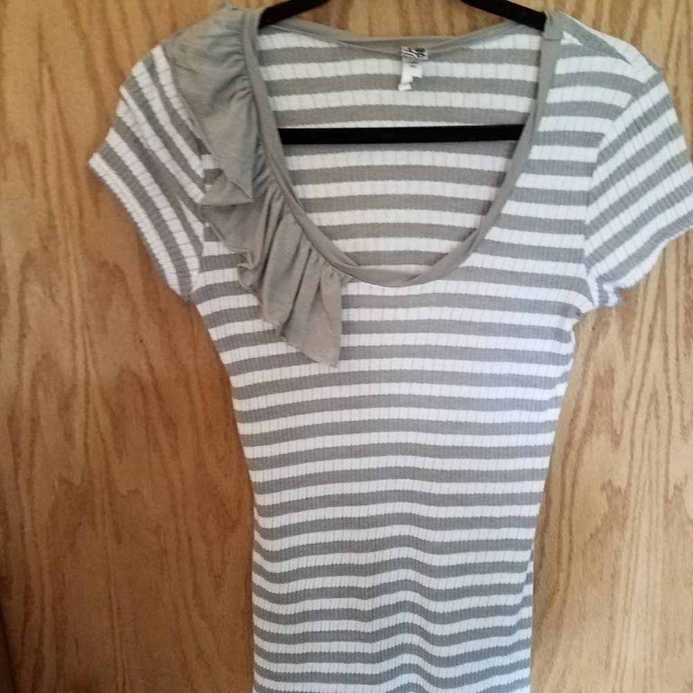 Buckle t shirt
