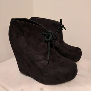 Steve Madden Black Booties!!