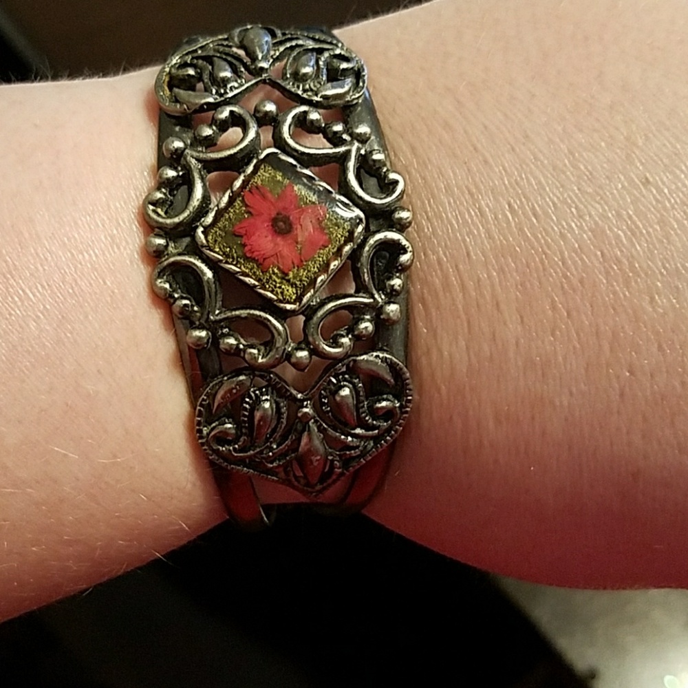 Pretty vintage looking bracelet