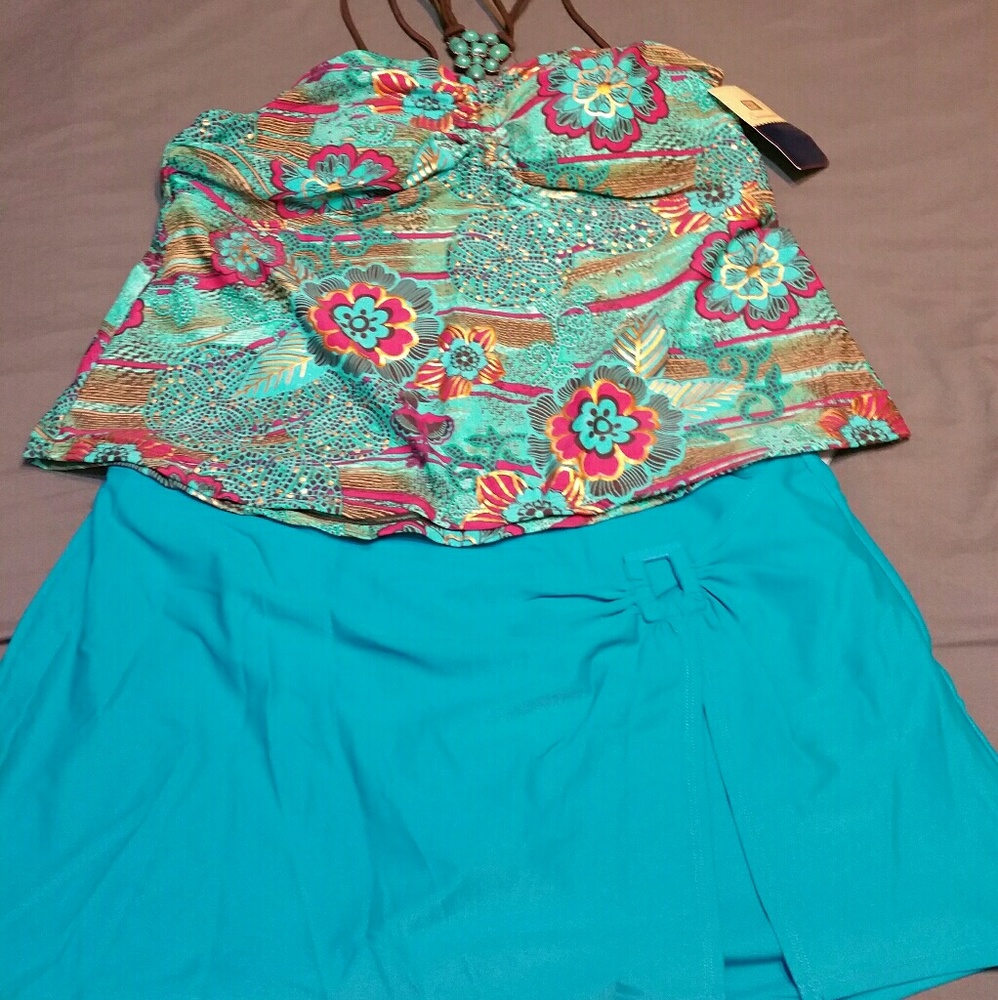 NWT tankini. Has beautiful neck tie. Size 18/20.
