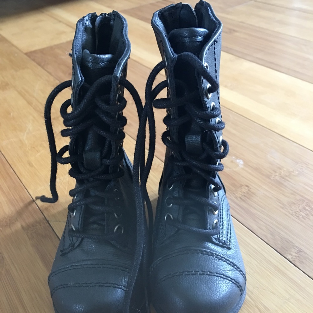 Combat boots